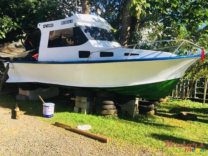 2000' Custom Line photo #2