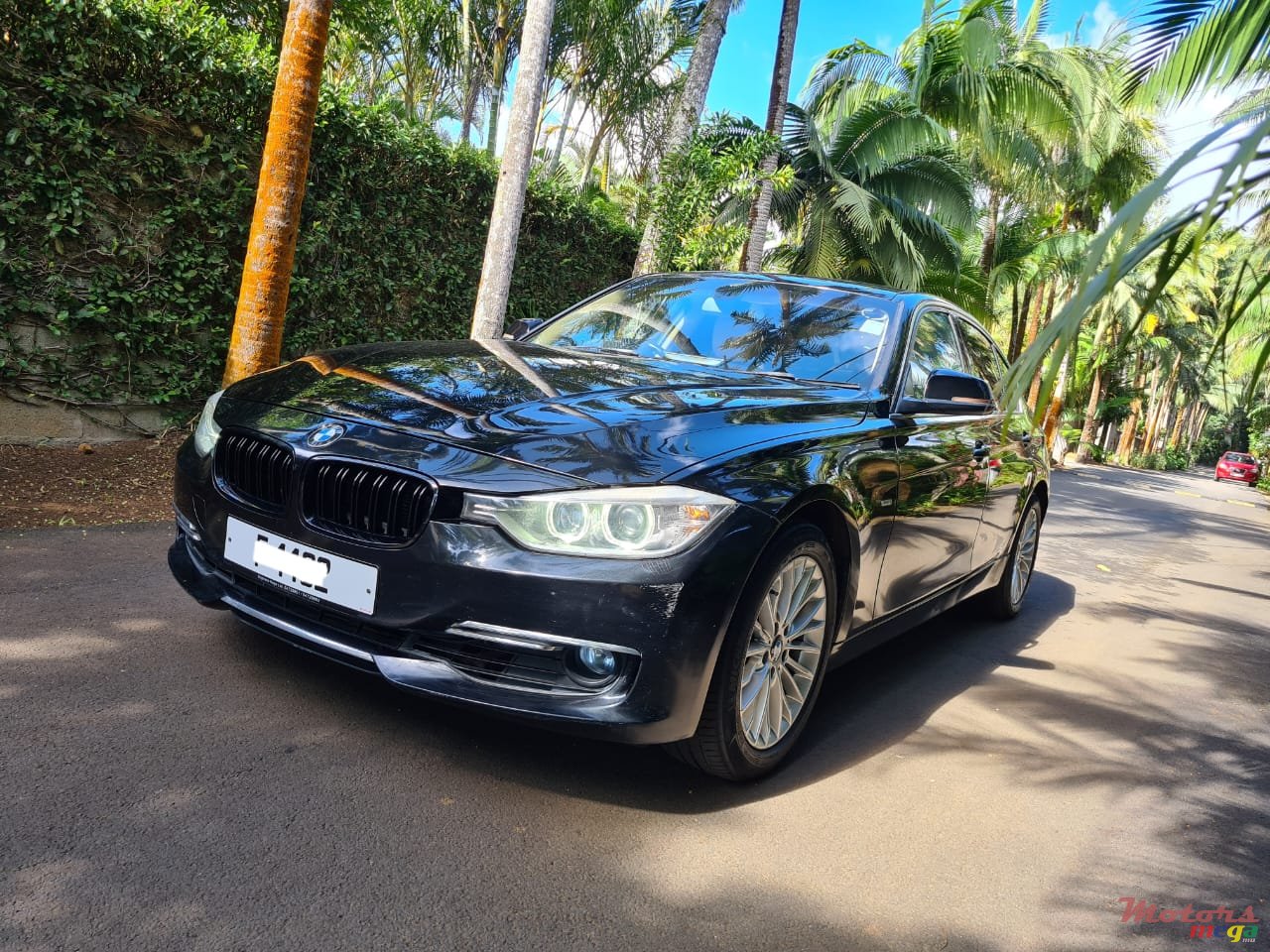 2013' BMW 320 F30 photo #2