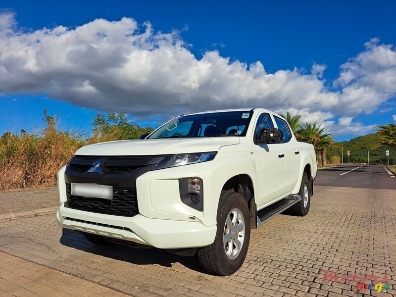 2022' Mitsubishi Triton photo #2