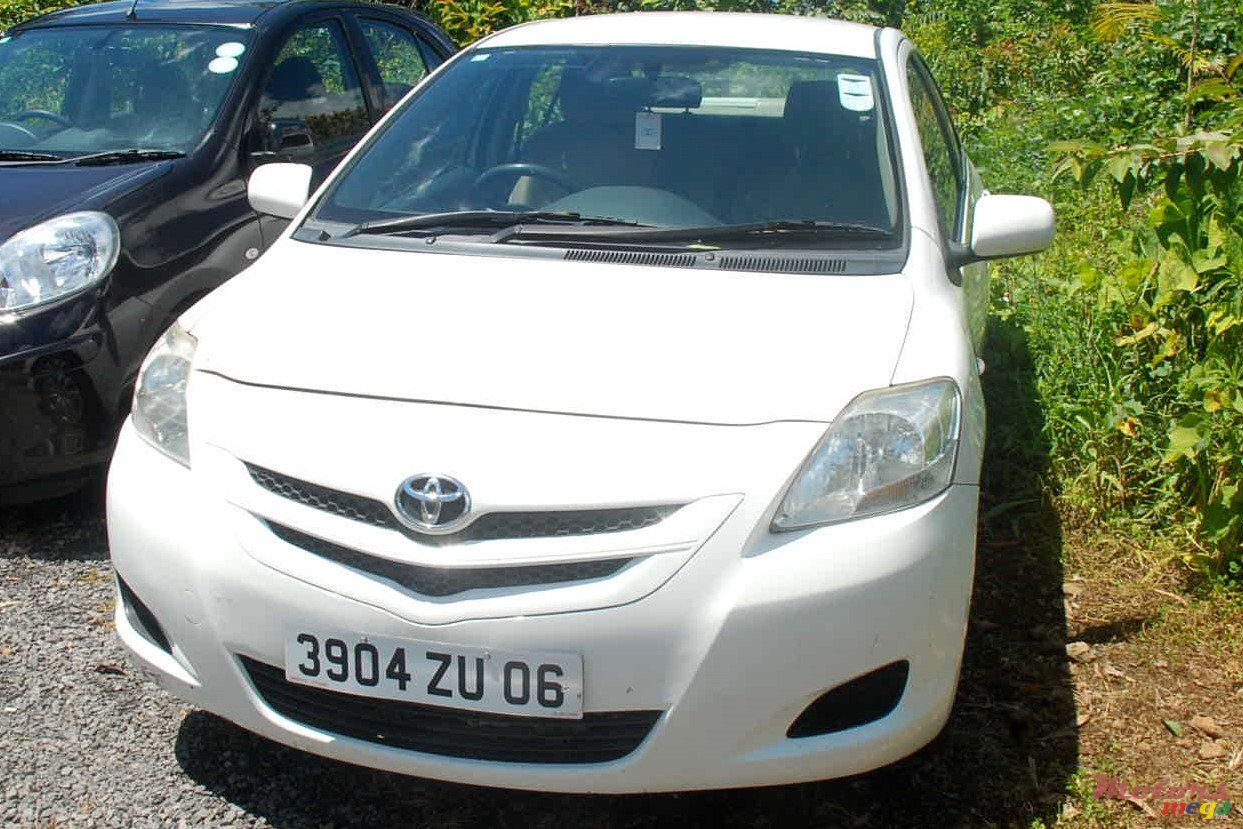 2006' Toyota Yaris photo #1