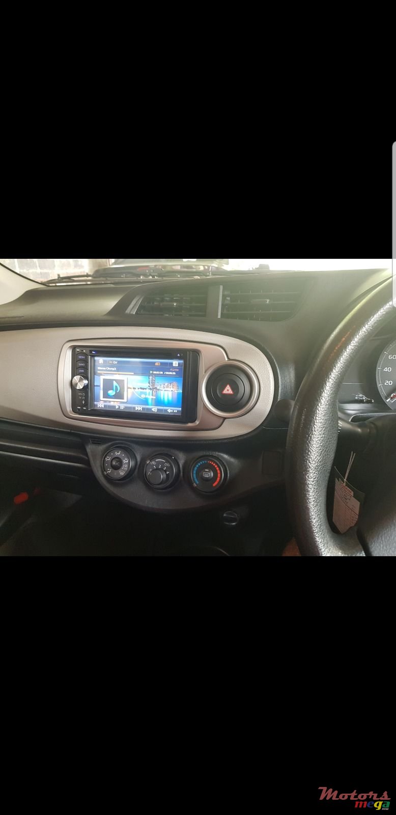 2012' Toyota Vitz photo #2