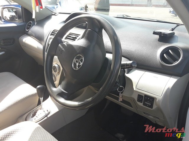 2007' Toyota Belta photo #6