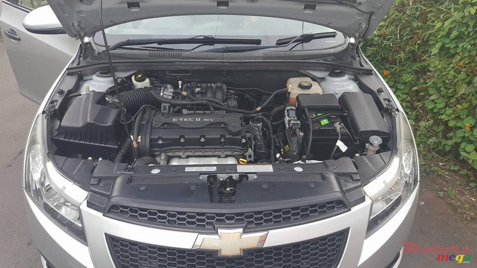 2011' Chevrolet Cruze photo #4