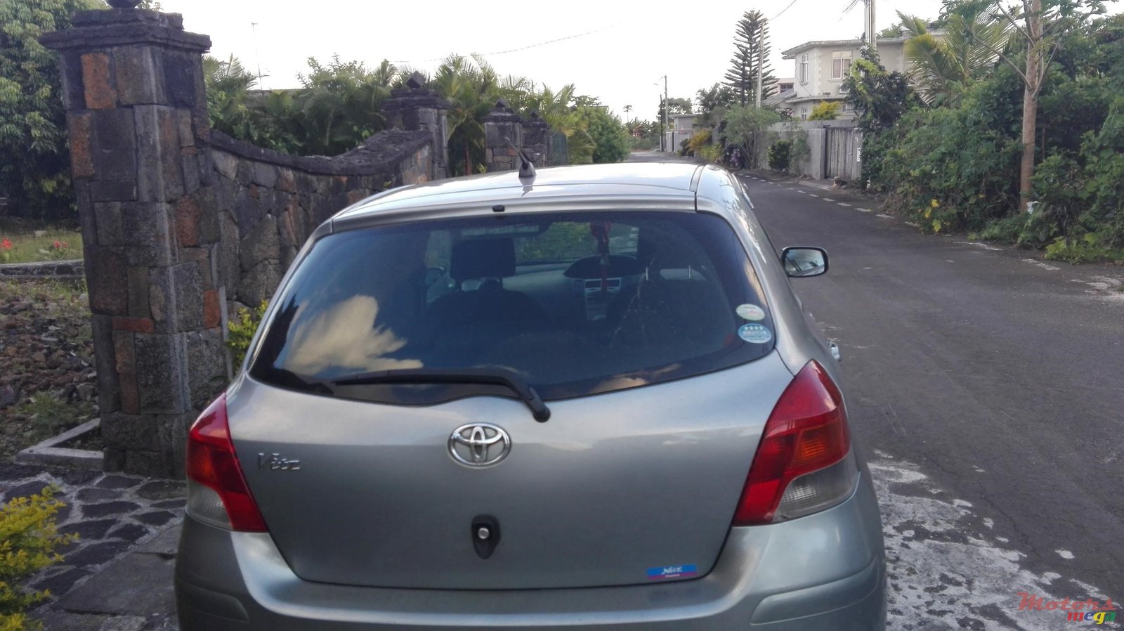 2010' Toyota Vitz photo #6