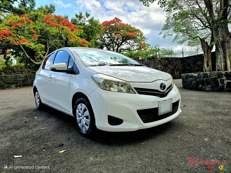 2013' Toyota Vitz photo #2