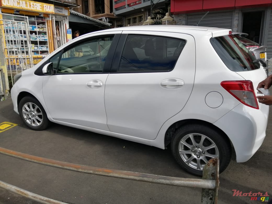 2014' Toyota Yaris photo #3