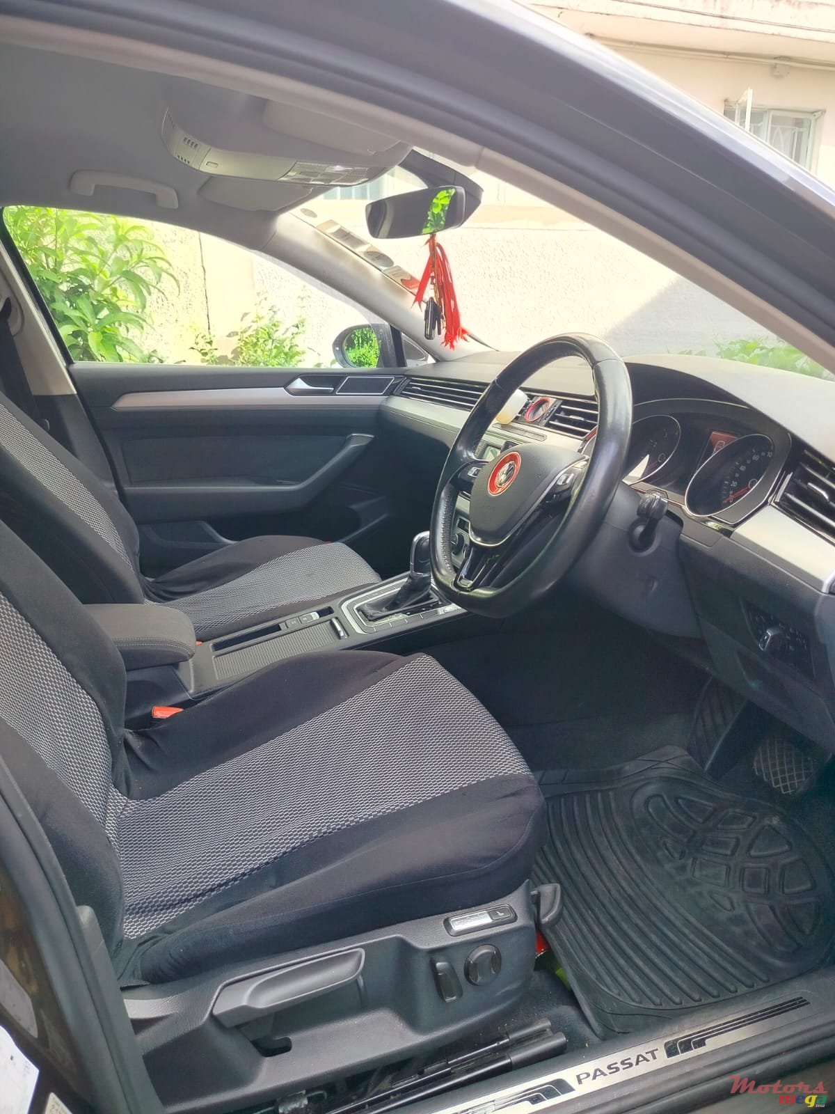 2017' Volkswagen Passat photo #5