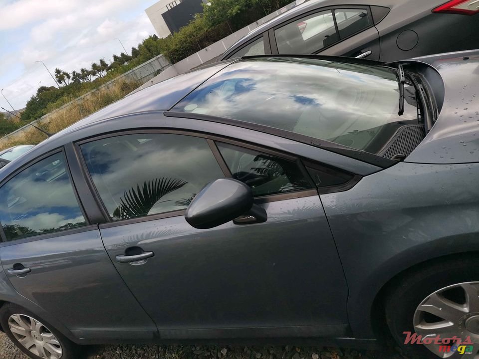 2011' Citroen C4 photo #5