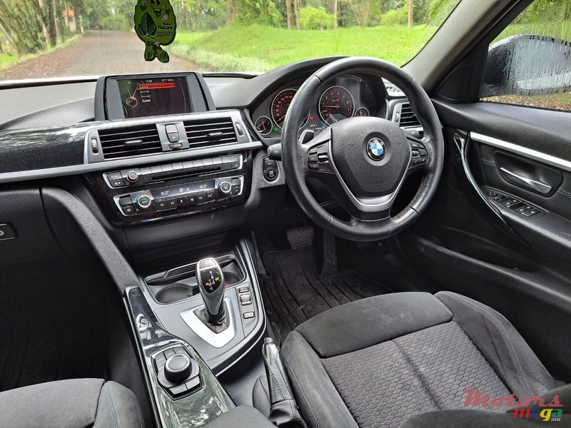 2016' BMW 3 Series photo #6