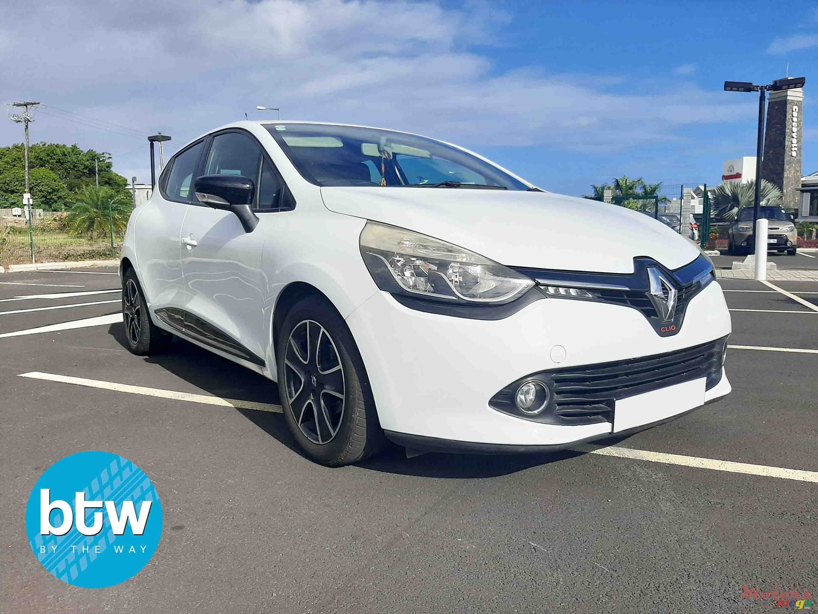 2015' Renault Clio photo #1