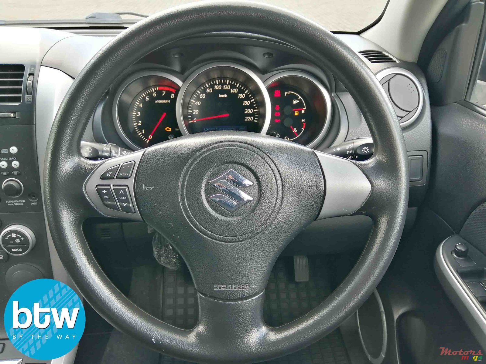 2011' Suzuki Grand Vitara 4WD photo #6