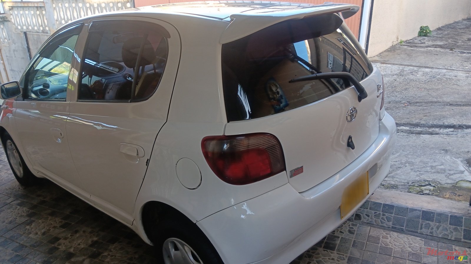 2001' Toyota Vitz photo #2