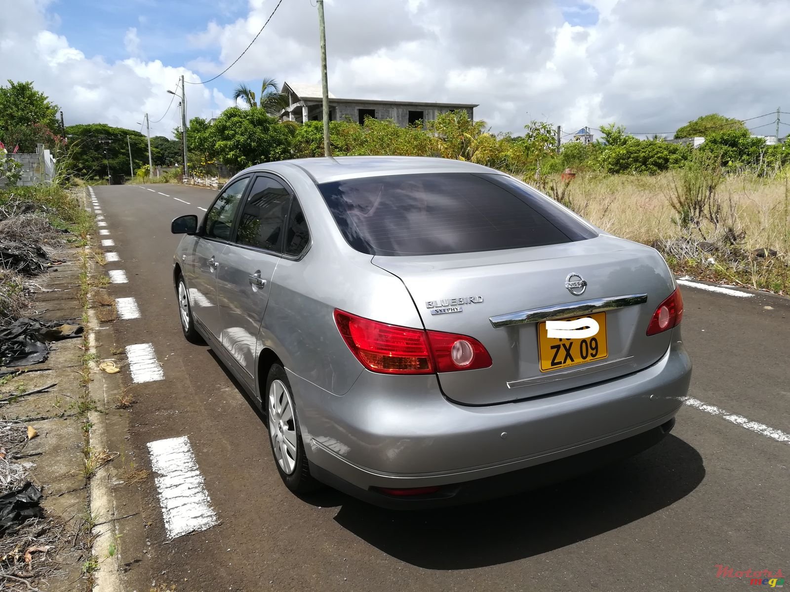 2009' Nissan Bluebird photo #2