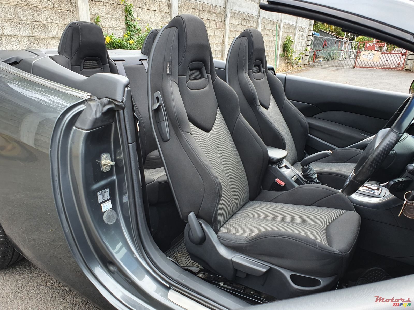 2011' Peugeot photo #4