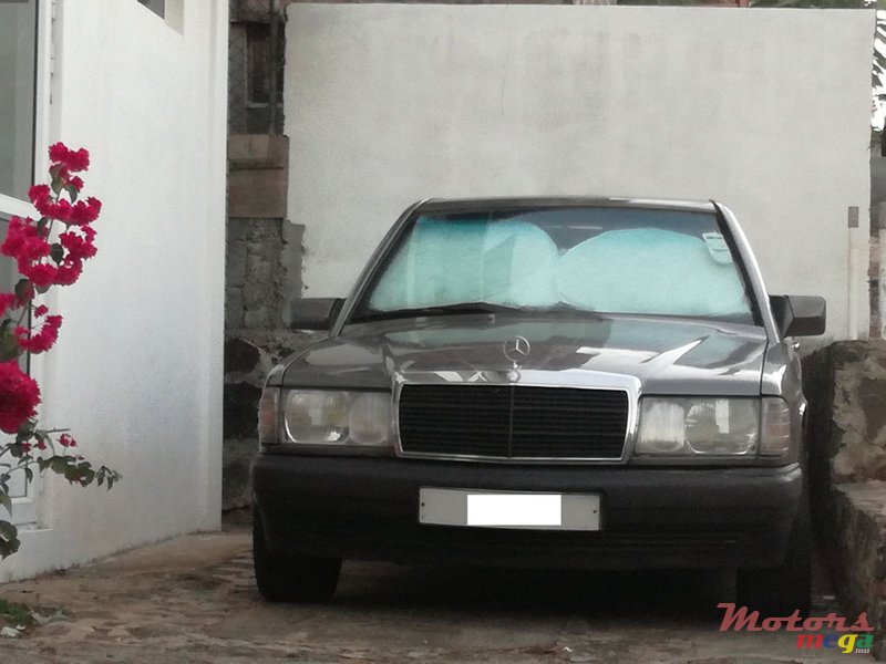 1992' Mercedes-Benz 190E Carburator + No AC photo #1