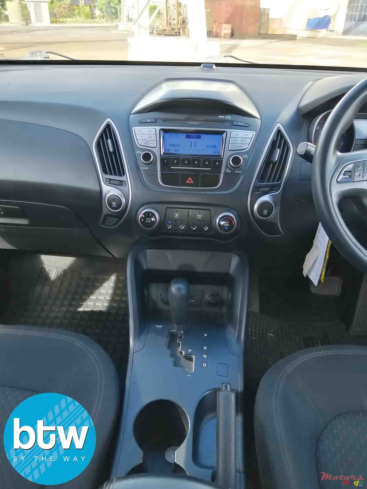 2011' Hyundai ix35 photo #5