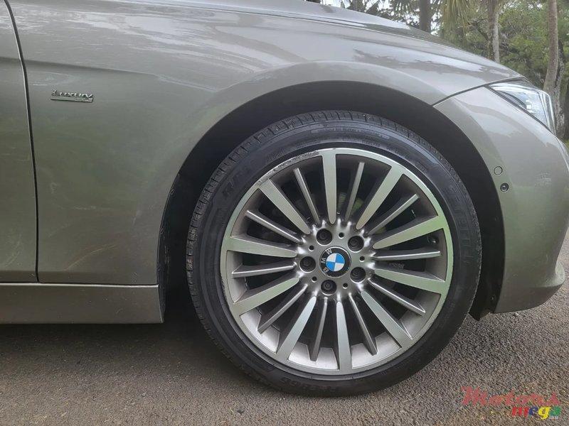 2016' BMW 3 Series Sedan photo #4