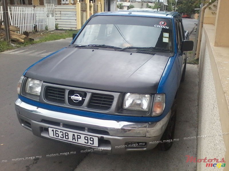 1999' Nissan Navara photo #1