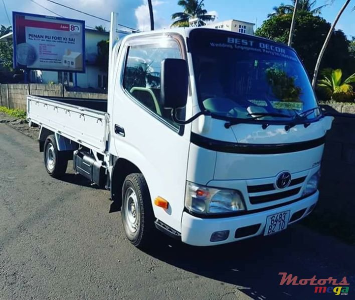 2010' Toyota photo #5