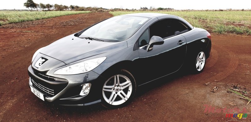 2011' Peugeot 308 Cabriolet photo #2