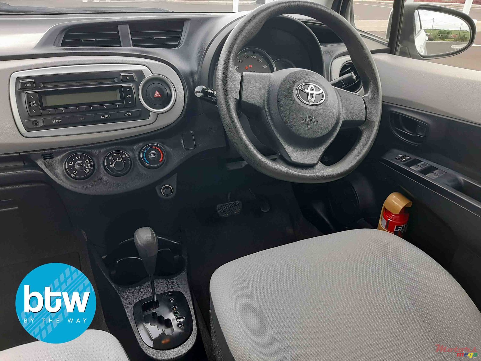 2012' Toyota Vitz photo #6