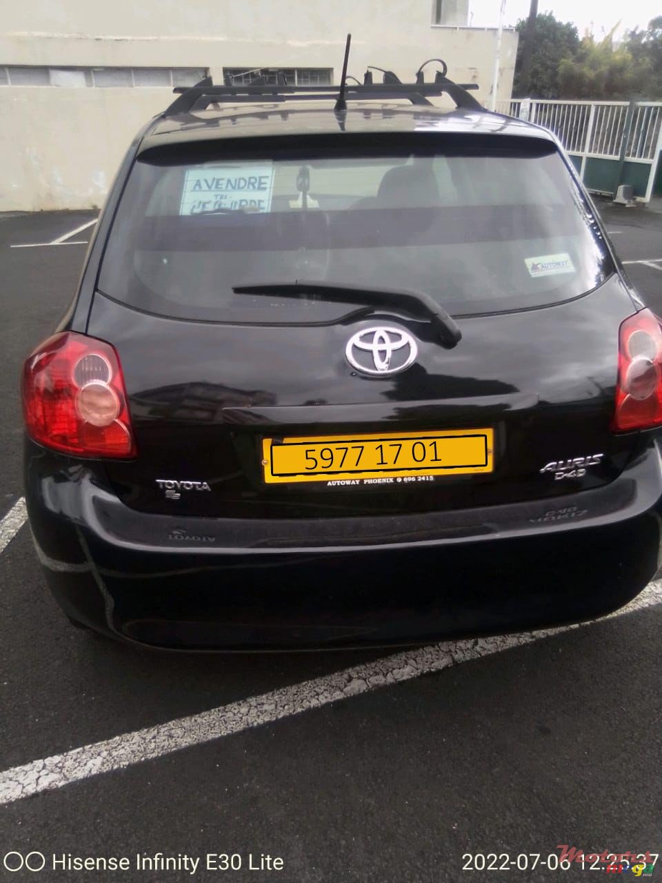 2007' Toyota Auris photo #2