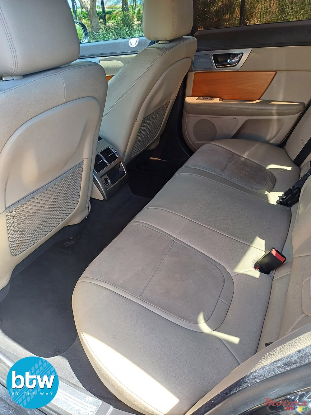 2014' Jaguar XF photo #6