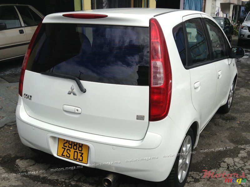 2003' Mitsubishi Colt photo #3