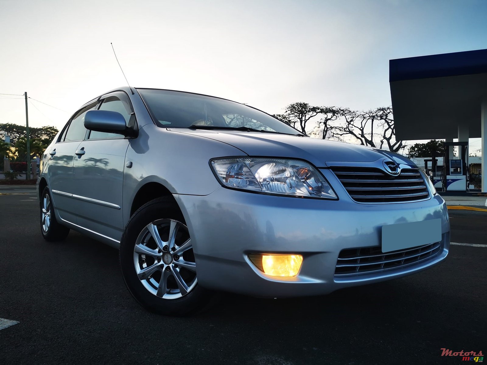 2004' Toyota Corolla NZE121 photo #1