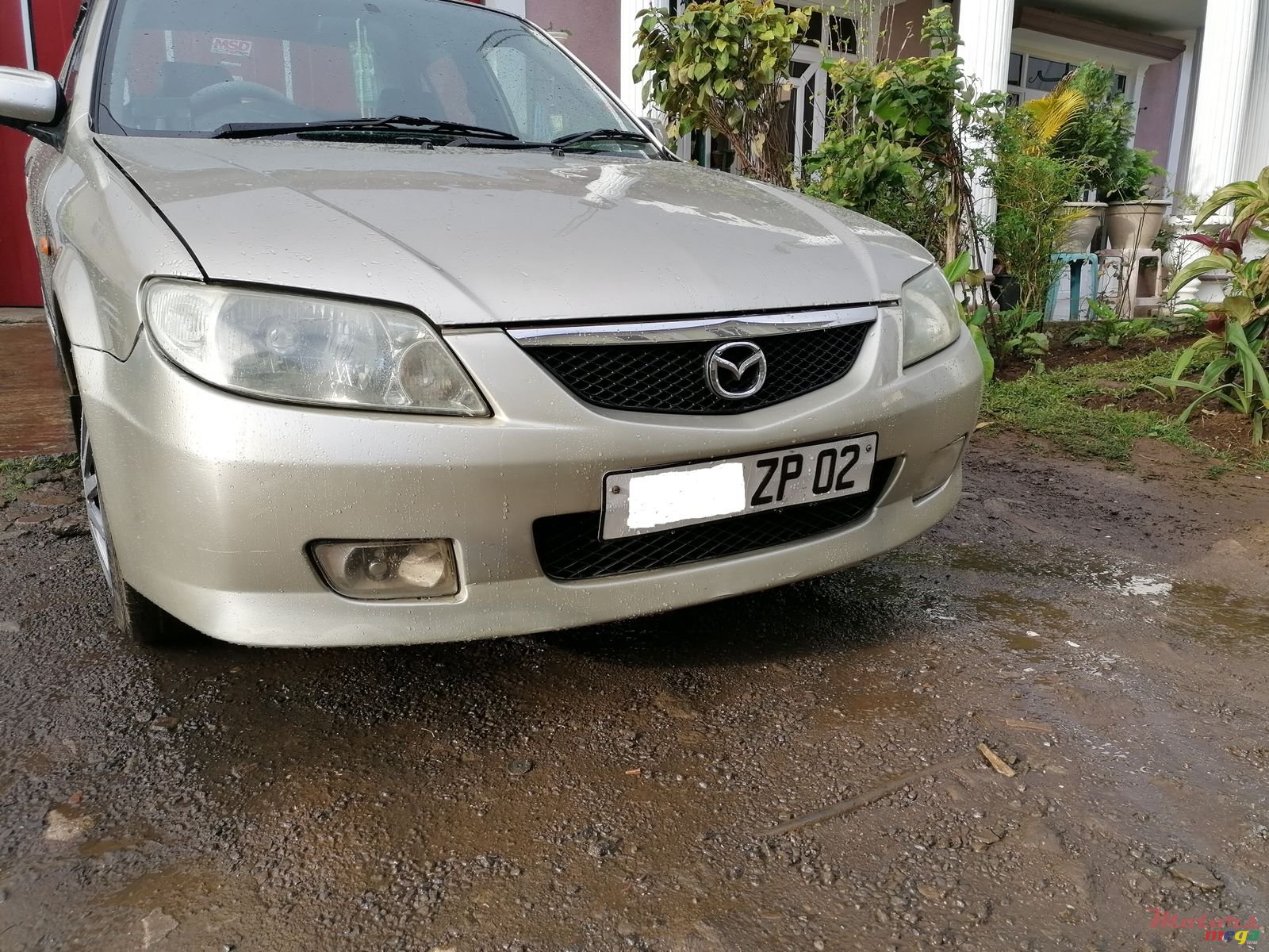 2002' Mazda 323 photo #1