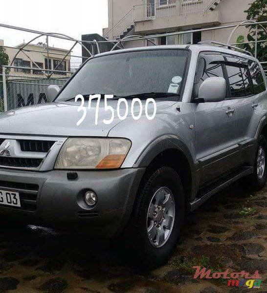 2003' Mitsubishi Pajero photo #2