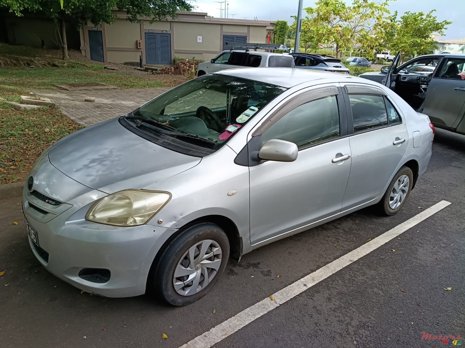 2006' Toyota Belta photo #2
