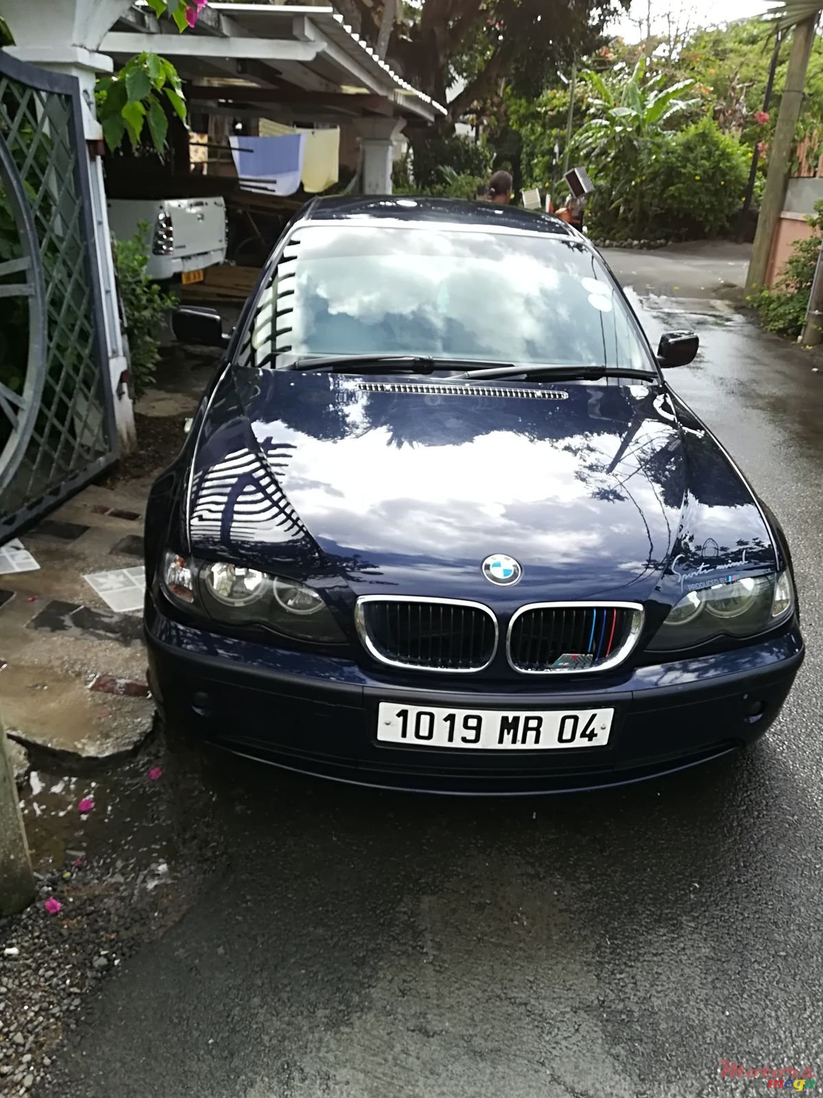 2004' BMW 318 photo #1