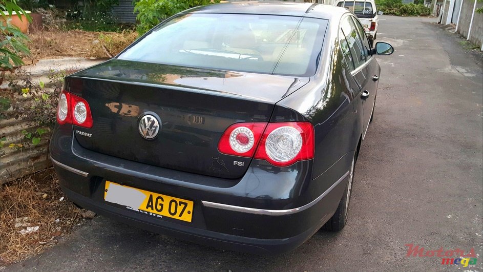 2007' Volkswagen Passat photo #3
