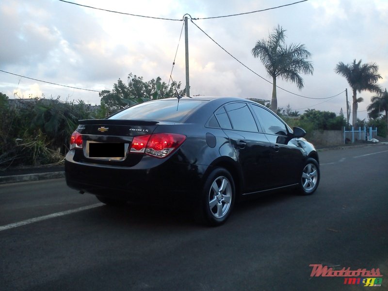 2011' Chevrolet Cruze Ls photo #2