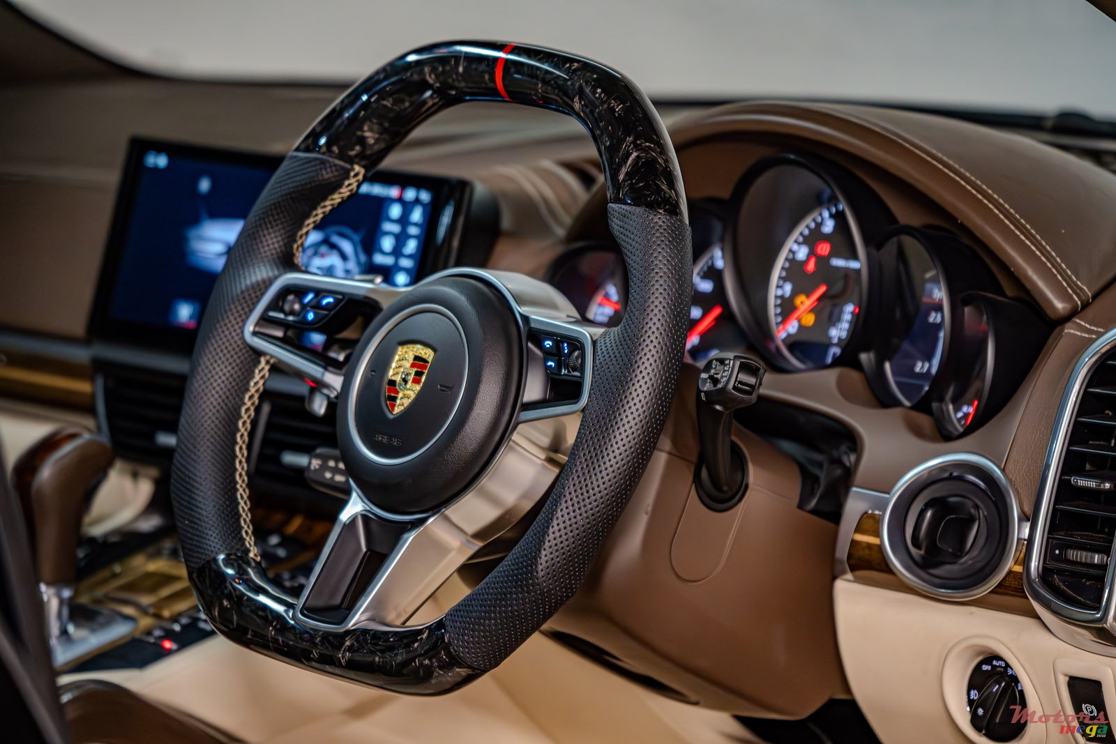 2022' Porsche Cayenne photo #6