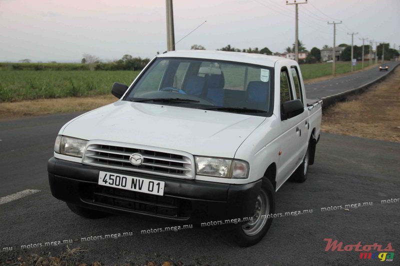 2001' Mazda B250 photo #1