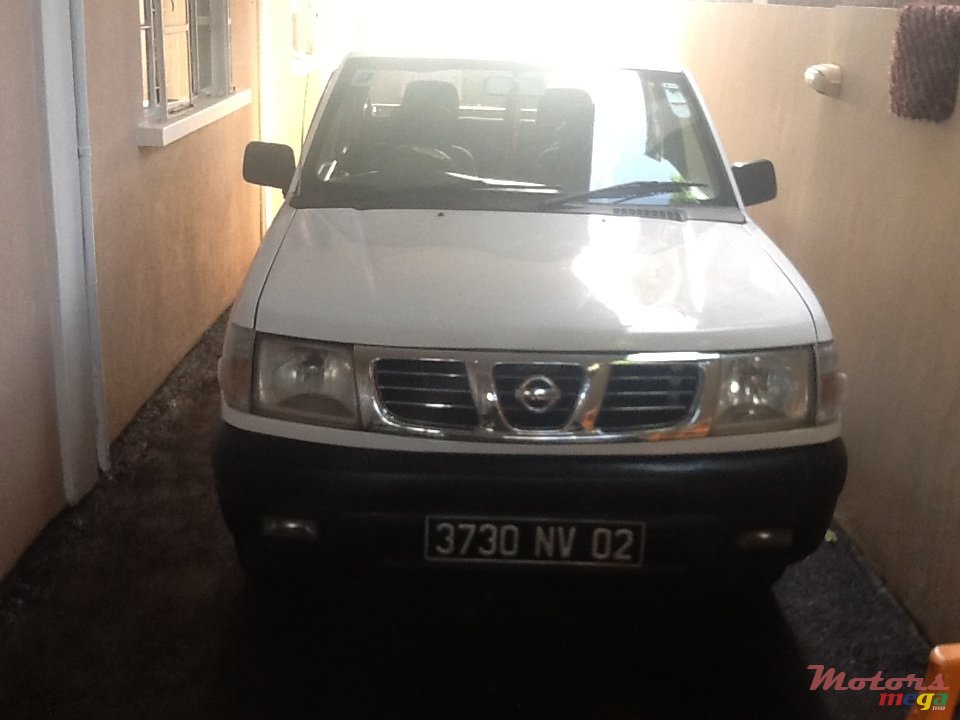 2002' Nissan Hardbody photo #1