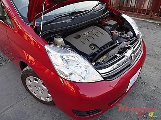 2014' Toyota Isis photo #7