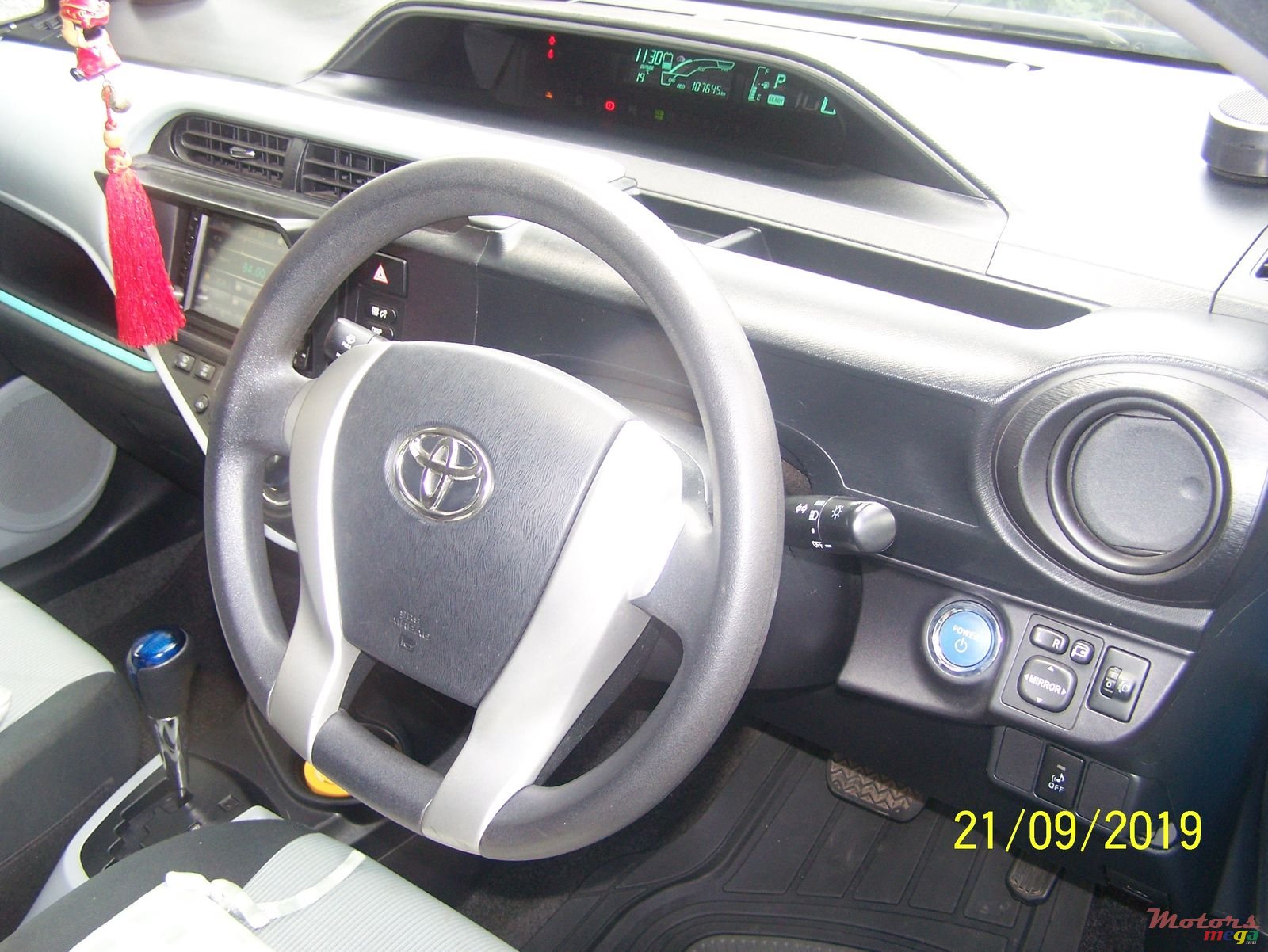 2012' Toyota Aqua photo #3