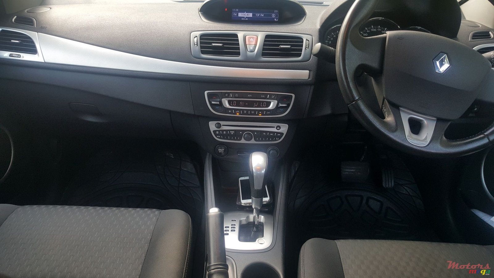 2012' Renault Fluence photo #4