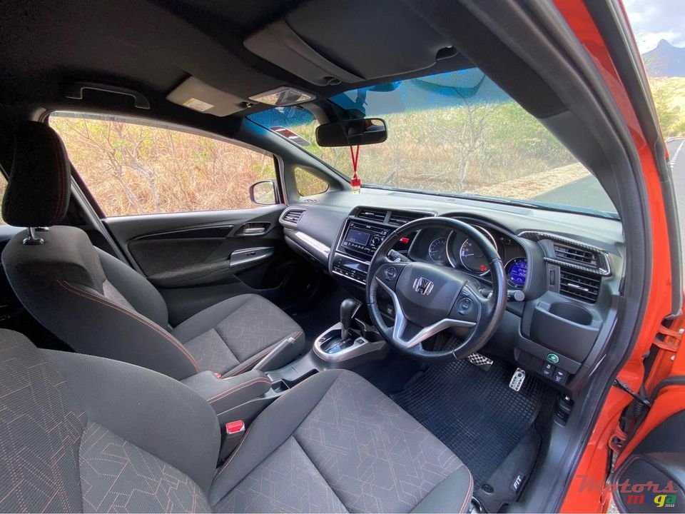 2016' Honda Fit RS photo #5