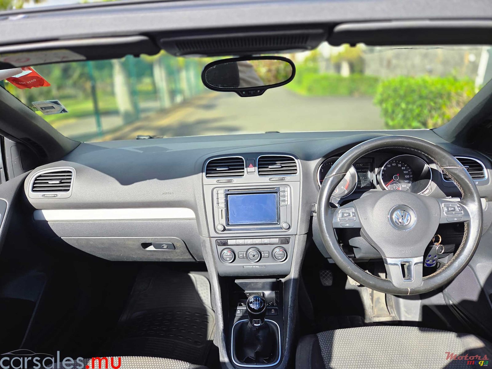 2015' Volkswagen Golf Cabriolet 2.0 TDI Bluemotion photo #6