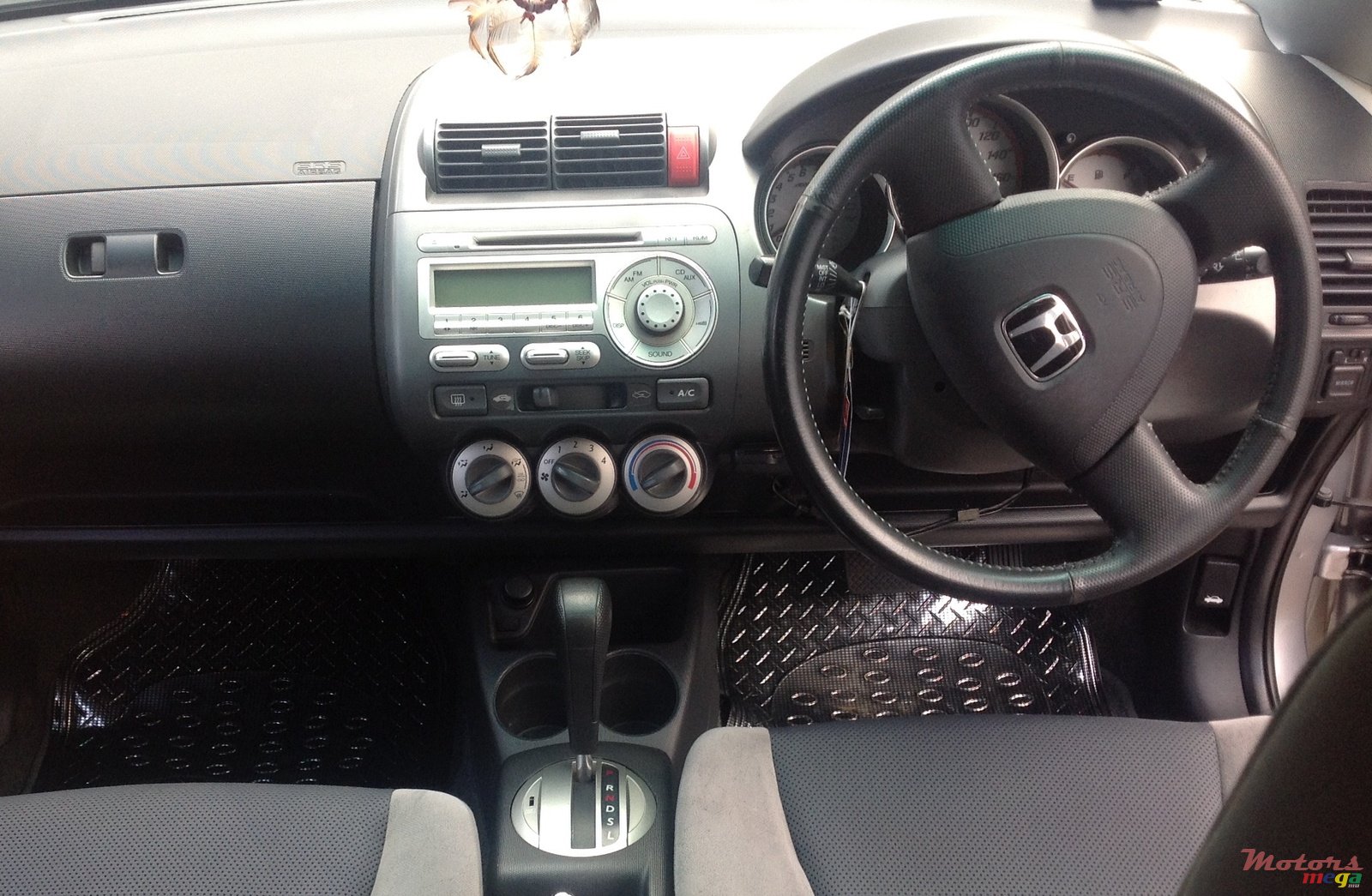 2007' Honda Fit photo #2