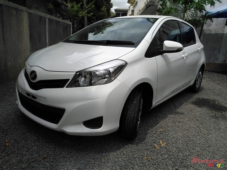 2013' Toyota Vitz photo #2