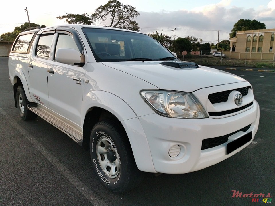 2009' Toyota Hilux photo #2