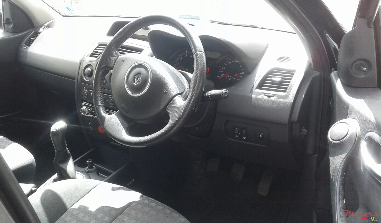 2007' Renault Megane photo #2