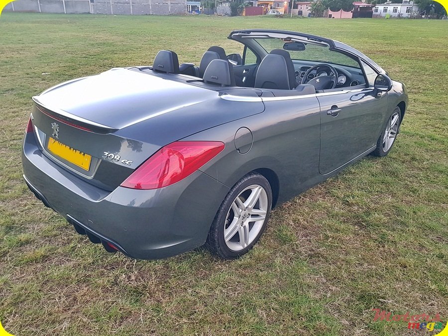2011' Peugeot 308 Convertible photo #1