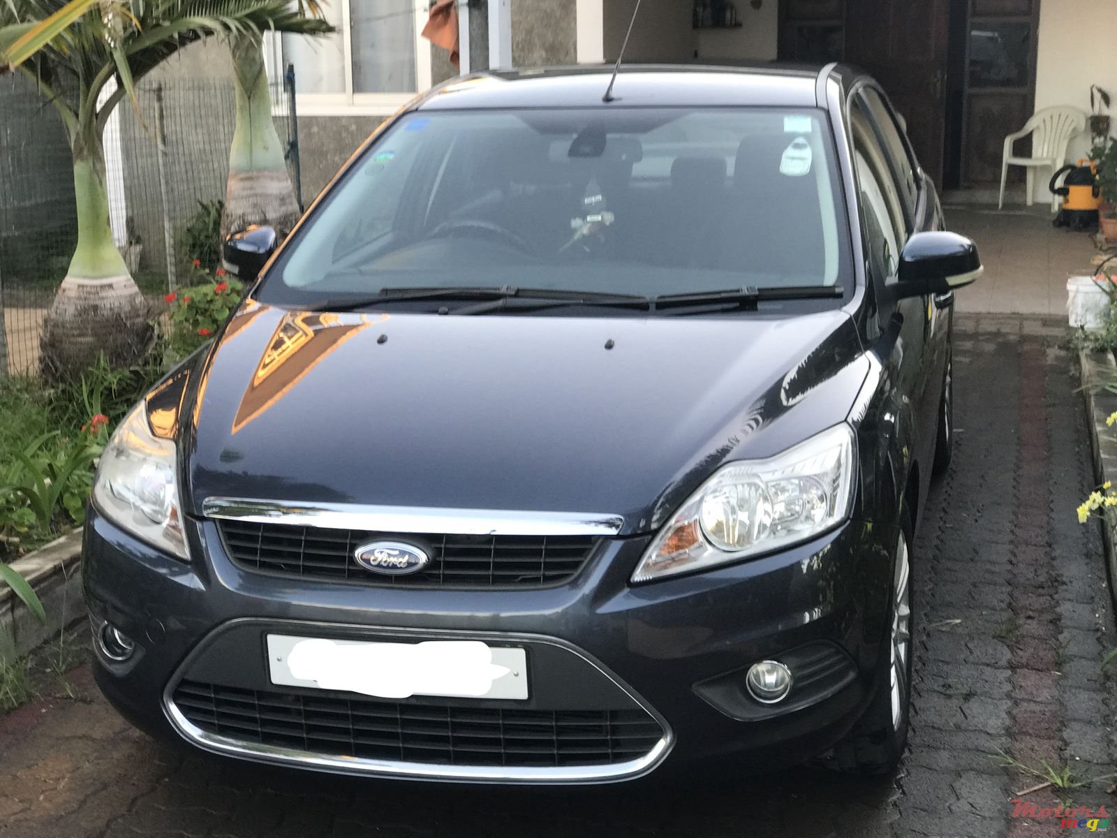 2009' Ford Focus Ghia 3 sedan photo #2