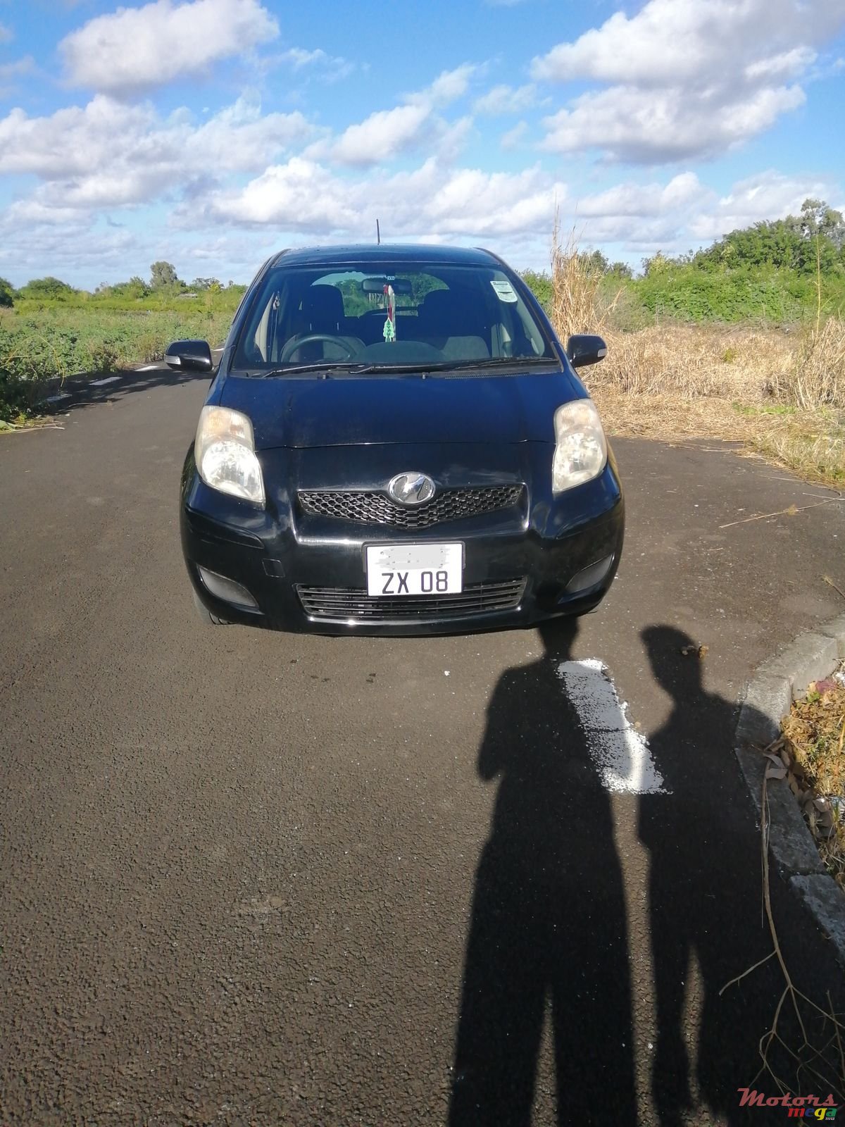2008' Toyota Vitz photo #2